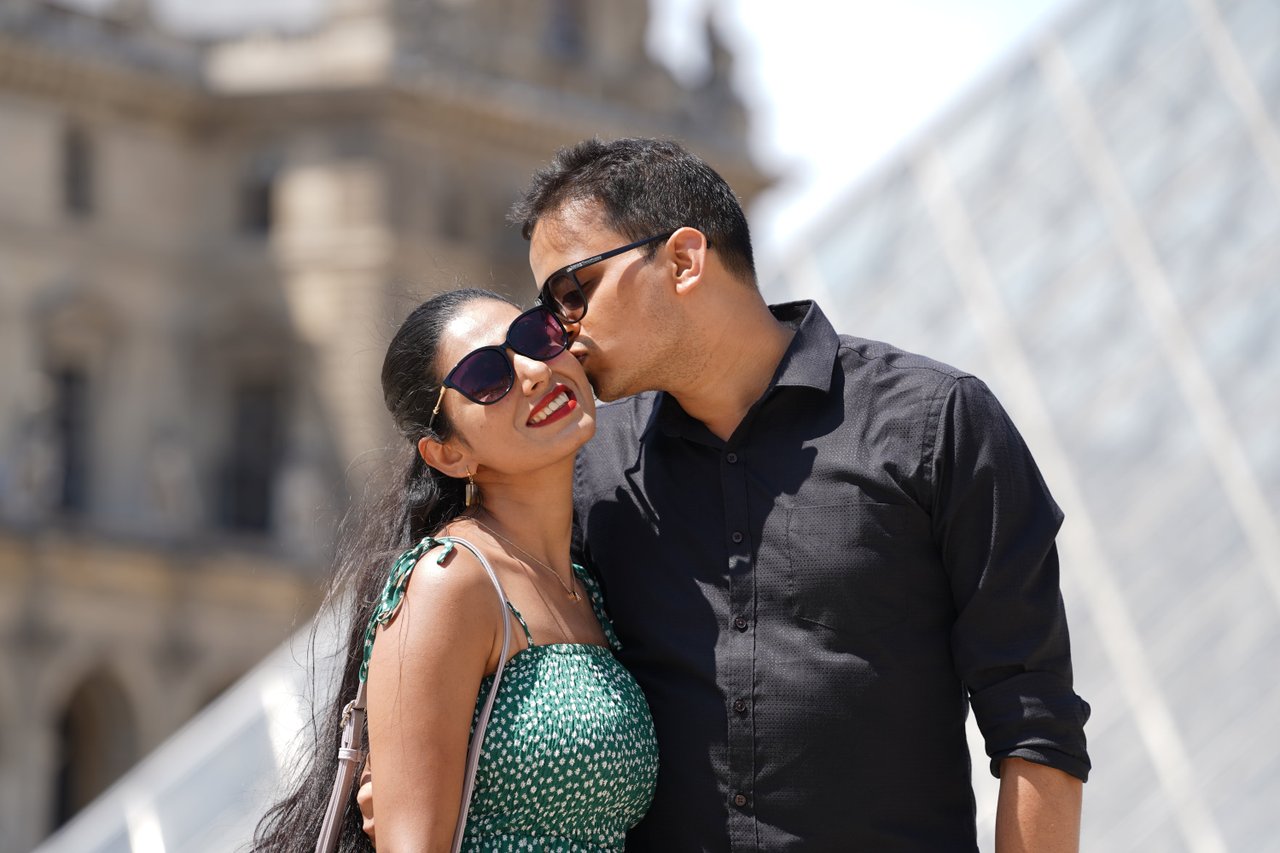 Professional Louvre Photoshoot in Paris (Premium)
