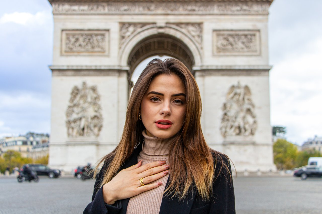 Professional photoshoot at Arc de Triomphe