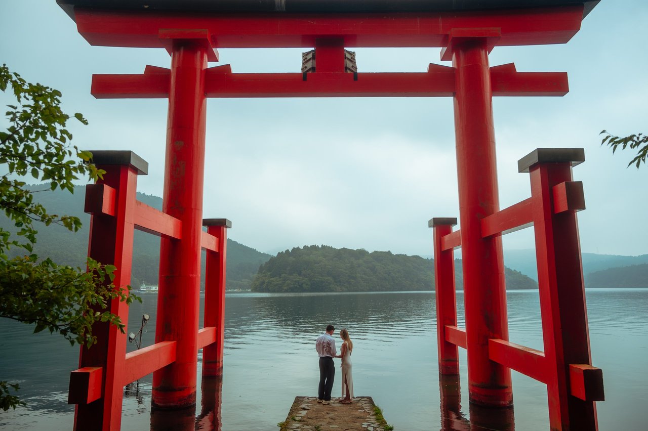 Romantic photoshoot at Lake Ashi / Moto-Hakone Waterfront — photo 1
