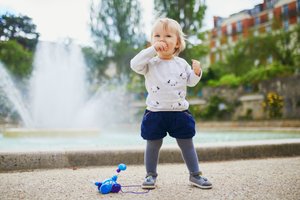 Outdoor baby photoshoot in Paris