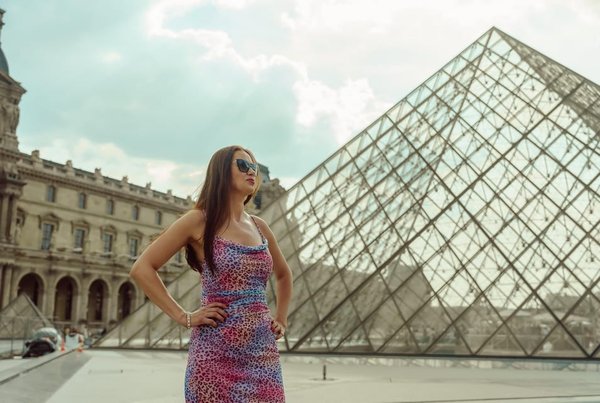 Professional Louvre Photoshoot in Paris (Premium) photo 2