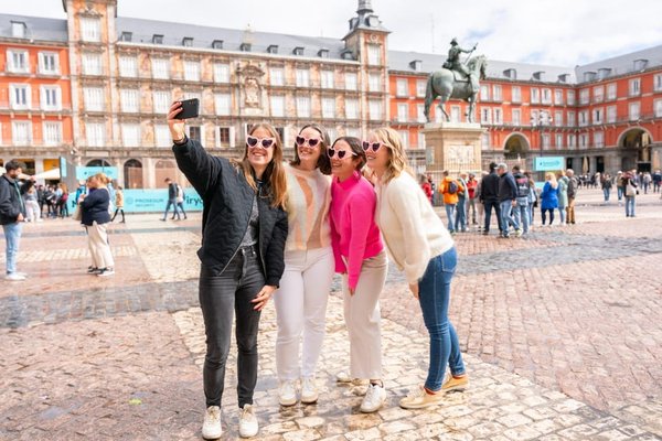 Professional photoshoot at Palacio Real & Jardines de Sabatini photo 3