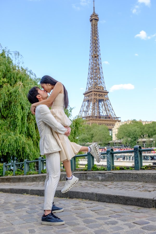 The lift — pose idea at the Eiffel Tower, photographed on a Smiler shoot