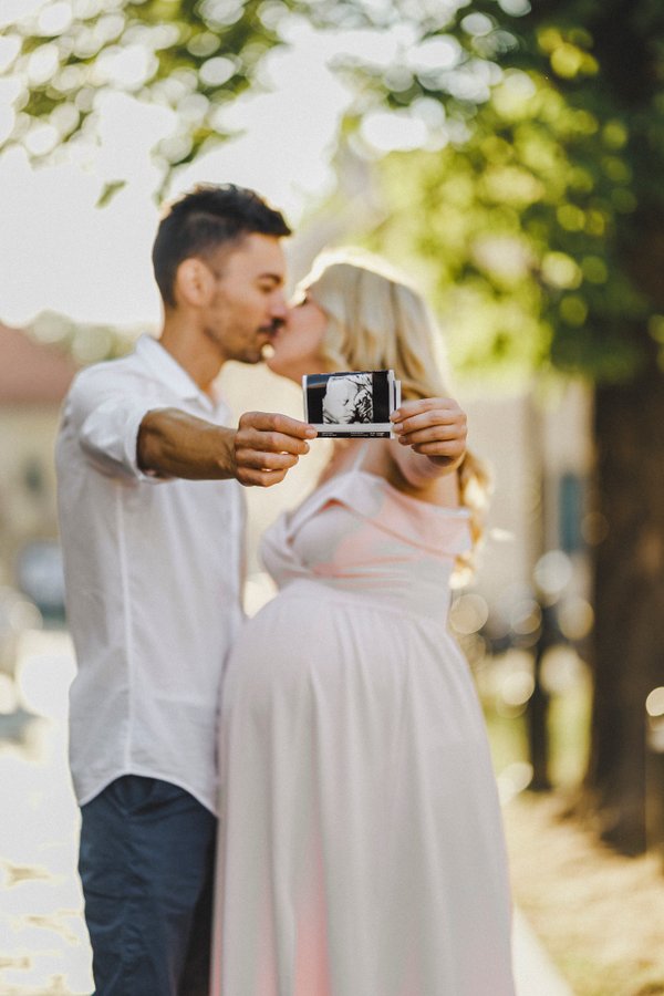 Professional maternity photoshoot in Paris photo 5