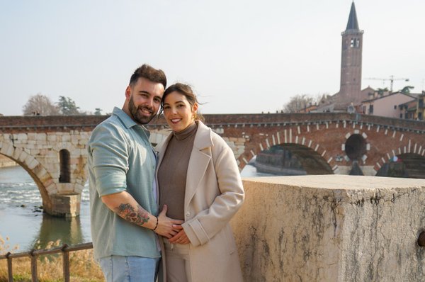 Romantic photoshoot at Ponte Pietra, Verona — photo 1