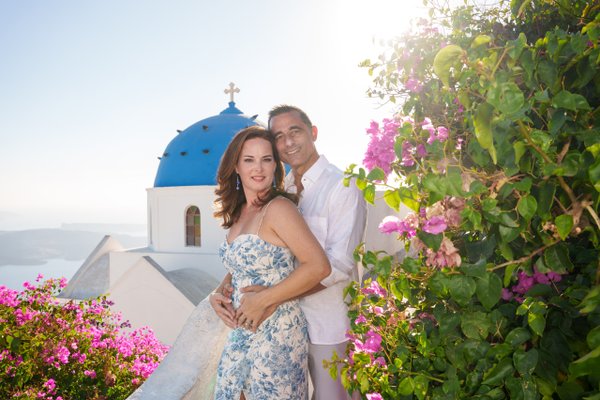 Romantic photoshoot in Santorini — photo 4