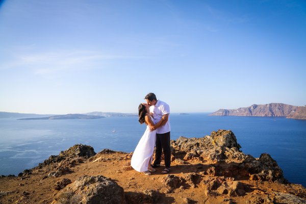 Romantic photoshoot in Santorini — photo 3