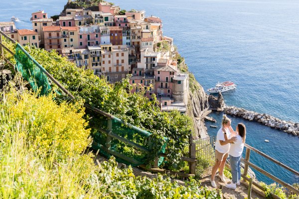 Photoshoot at Manarola Scenic Viewpoint, Cinque Terre — photo 1