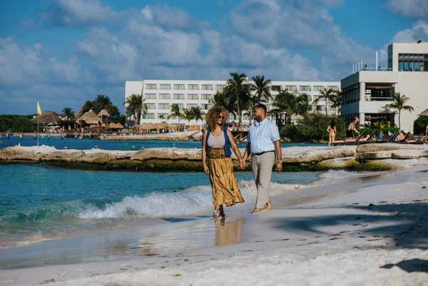 Photoshoot at Punta Cancún Lighthouse — photo 5