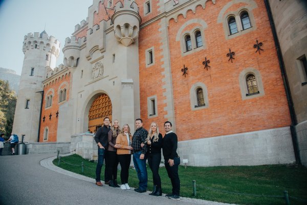 Photoshoot at Hohenschwangau Castle courtyard gate, Neuschwanstein Castle — photo 4