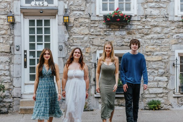 Photoshoot at Rue Saint-Paul, Old Montréal — photo 2