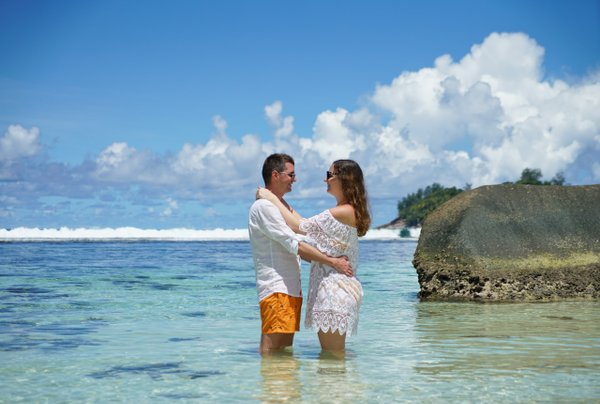 Romantic photoshoot at Anse Lazio, Seychelles — photo 4