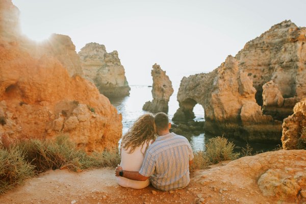 Romantic photoshoot at Ponta da Piedade, Lagos — photo 4