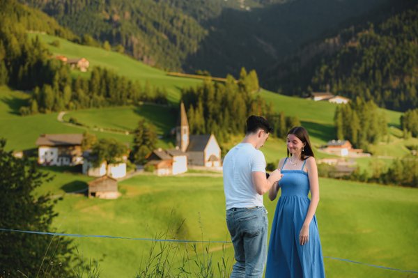 Photoshoot at Santa Maddalena Church, Val di Funes, Dolomites — photo 4