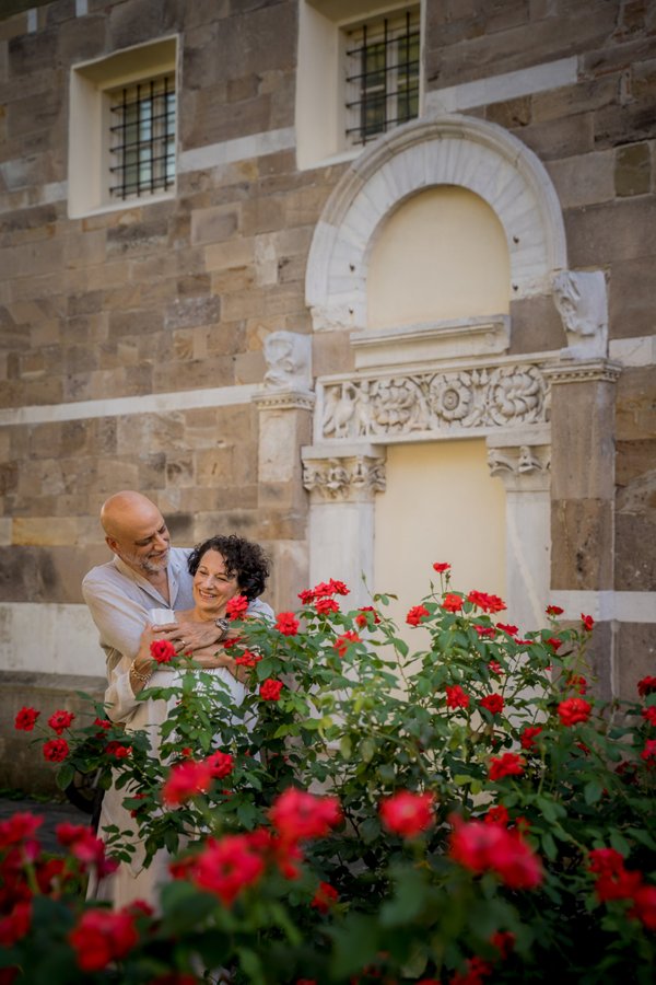 Romantic photoshoot in Lucca city center — photo 1