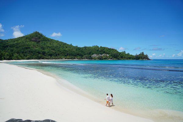 Romantic photoshoot at Anse Lazio, Seychelles — photo 2