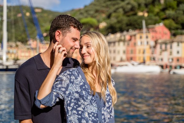 Romantic photoshoot at Portofino harbor breakwater — photo 2