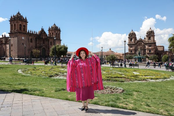 Photoshoot at Plaza de Armas, Cusco — photo 1
