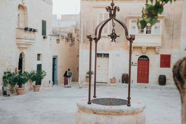 Photoshoot at city streets of Valletta — photo 3