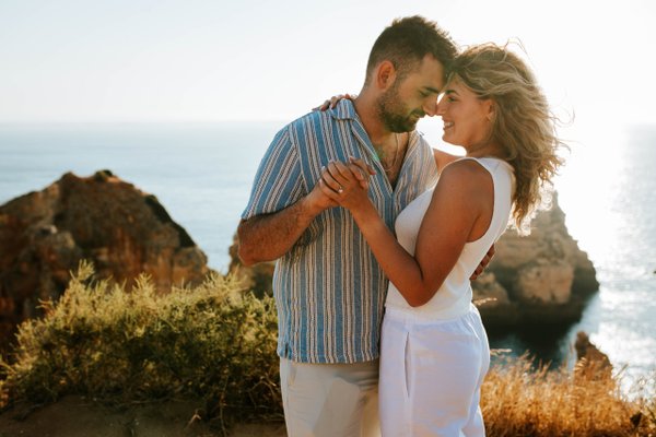 Romantic photoshoot at Ponta da Piedade, Lagos — photo 3