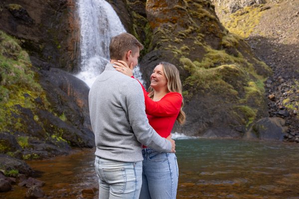 Romantic photoshoot at Helgufoss Waterfall, Reykjavík — photo 1
