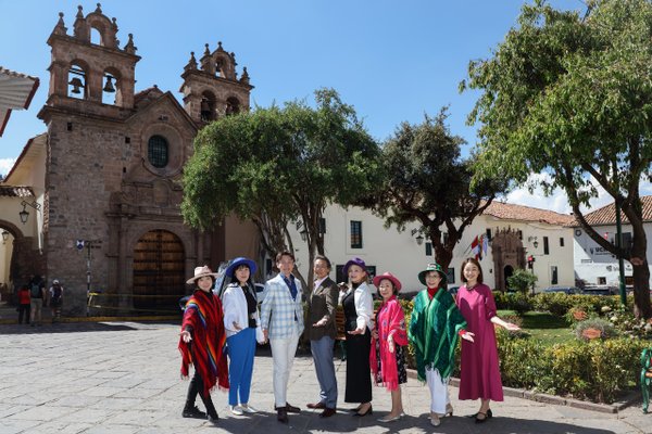 Photoshoot at Plaza de Armas, Cusco — photo 5