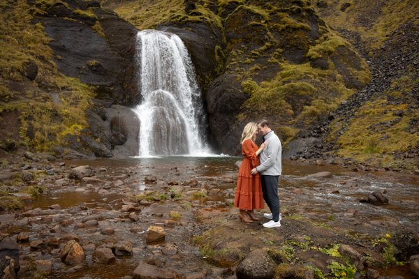 Romantic photoshoot at Helgufoss Waterfall, Reykjavík — photo 4