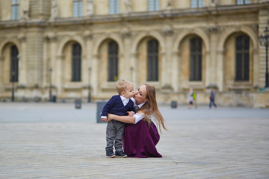 Professional outdoor baby photoshoot in Paris photo 3