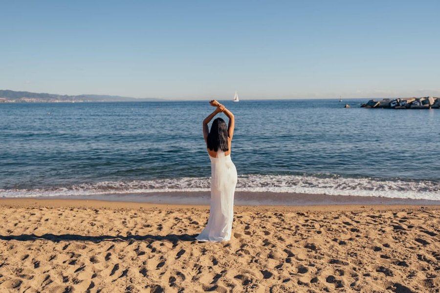 Professional photoshoot at La Barceloneta beach photo 3