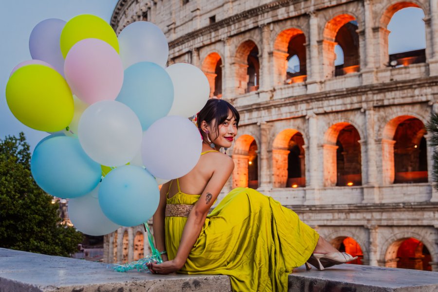 Professional photoshoot with balloons photo 3