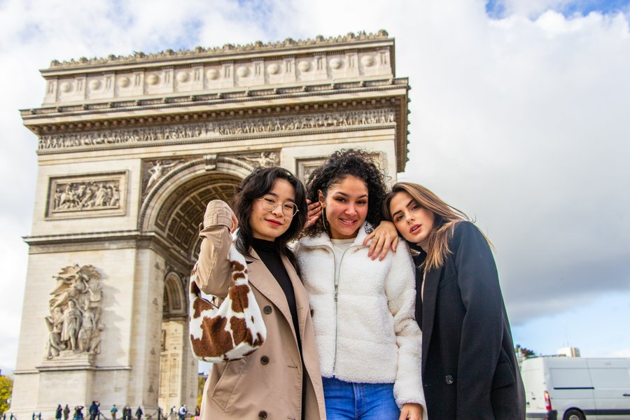 Professional photoshoot at Arc de Triomphe photo 2