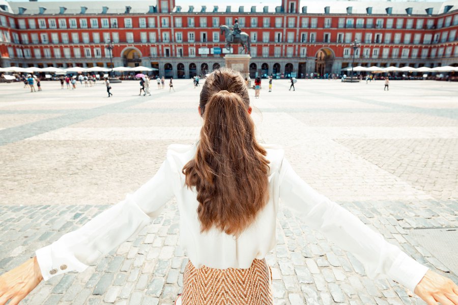 Professional photoshoot at Plaza Mayor photo 7