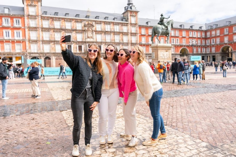 Professional photoshoot at Palacio Real & Jardines de Sabatini photo 3
