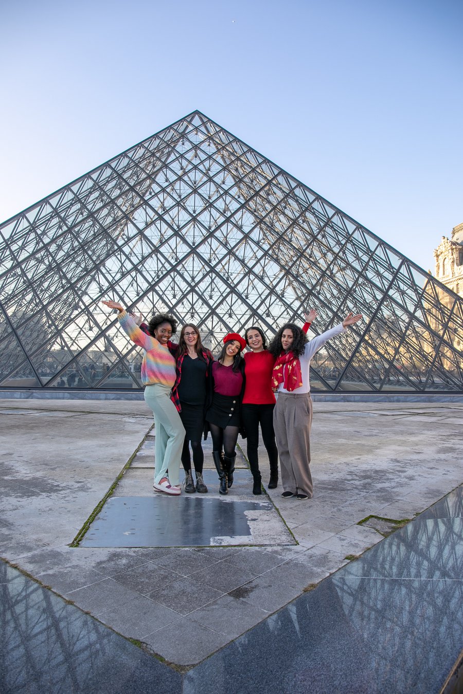 Professional Louvre Photoshoot in Paris (Premium) photo 8