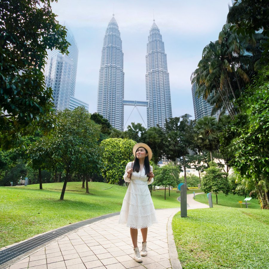 Professional photoshoot at Petronas Twin Towers photo 1