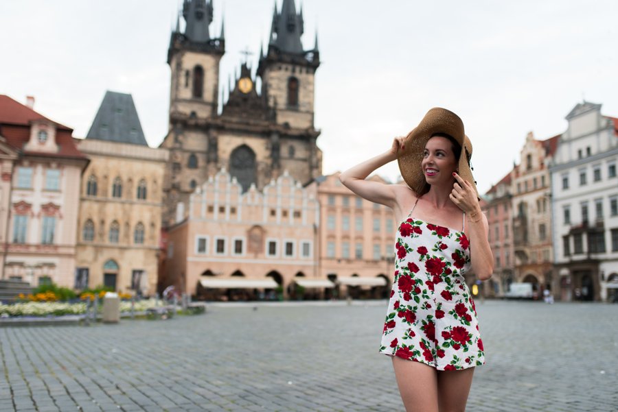Professional photoshoot at Prague old town photo 5