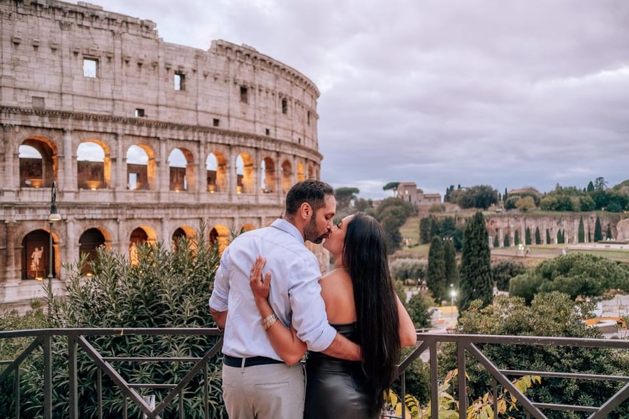 Romantic Couples Photoshoot in Rome — Spanish Steps (Premium) photo 3