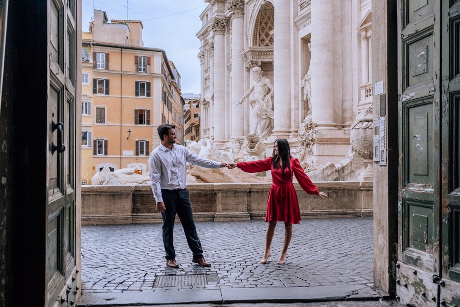 Professional photoshoot at the Trevi Fountain photo 2