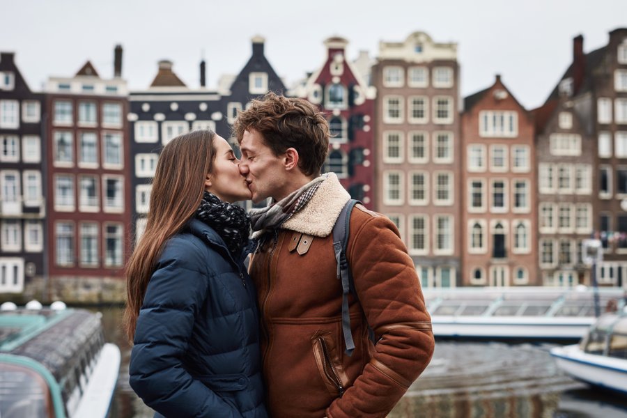 Romantic Couples Photoshoot in Amsterdam (Premium) photo 3