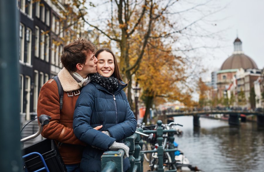 Romantic Couples Photoshoot in Amsterdam (Premium) photo 2