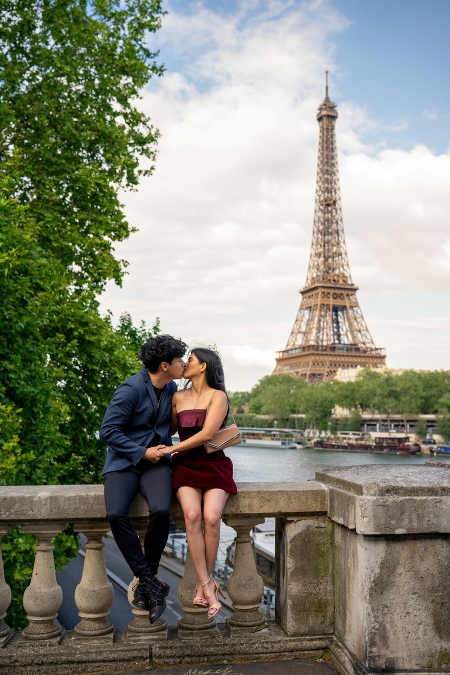 Professional Paris photoshoot at Eiffel Tower photo 6