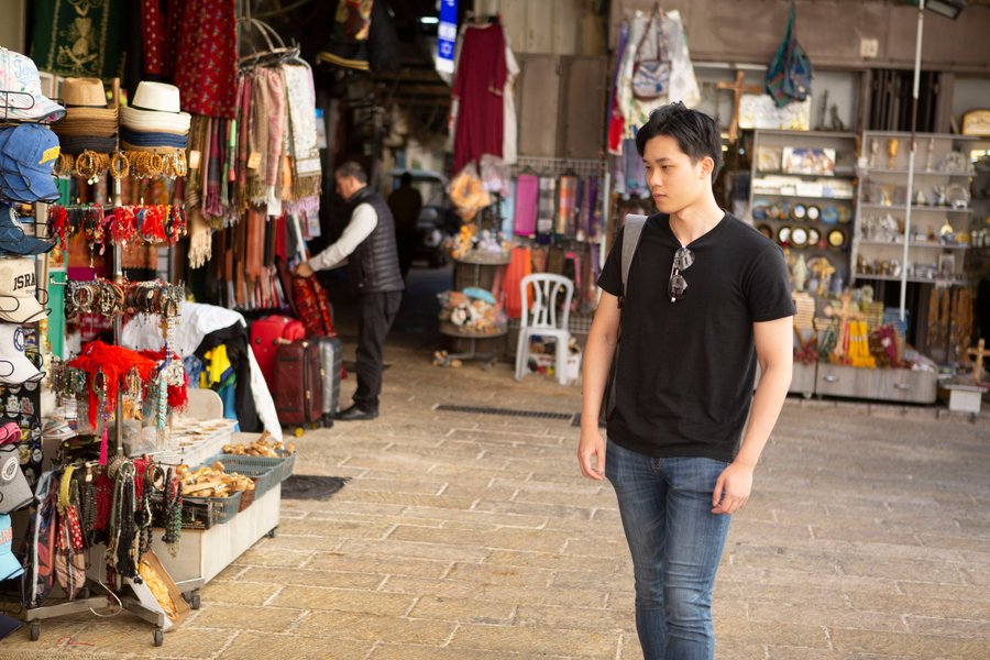 Romantic photoshoot at Old City Alleys, Jerusalem — photo 4