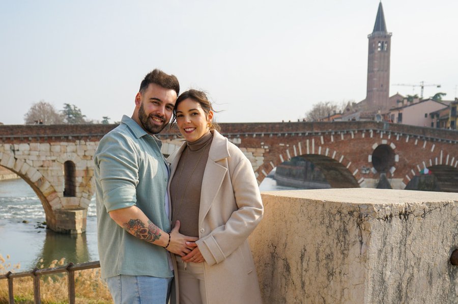 Romantic photoshoot at Ponte Pietra, Verona — photo 1