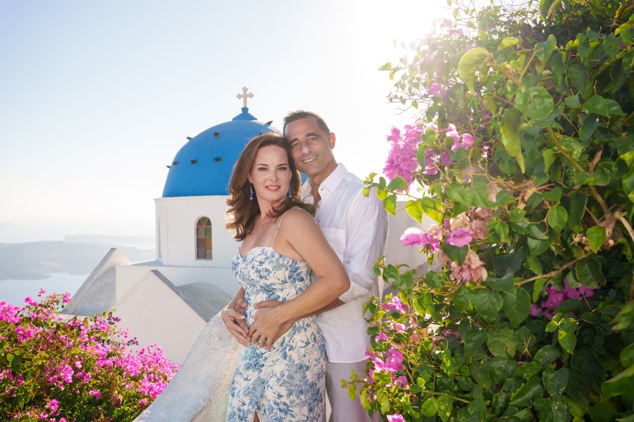 Romantic photoshoot in Santorini — photo 4