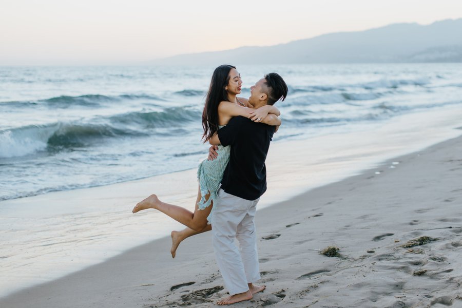 Romantic photoshoot at El Matador State Beach, Los Angeles — photo 3