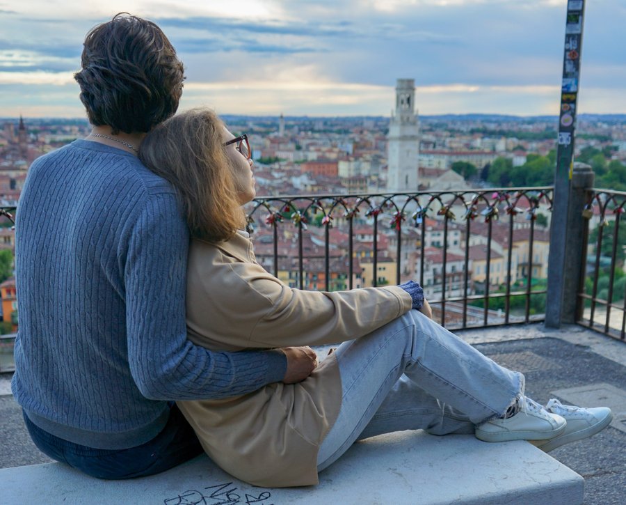 Romantic photoshoot at Ponte Pietra, Verona — photo 4