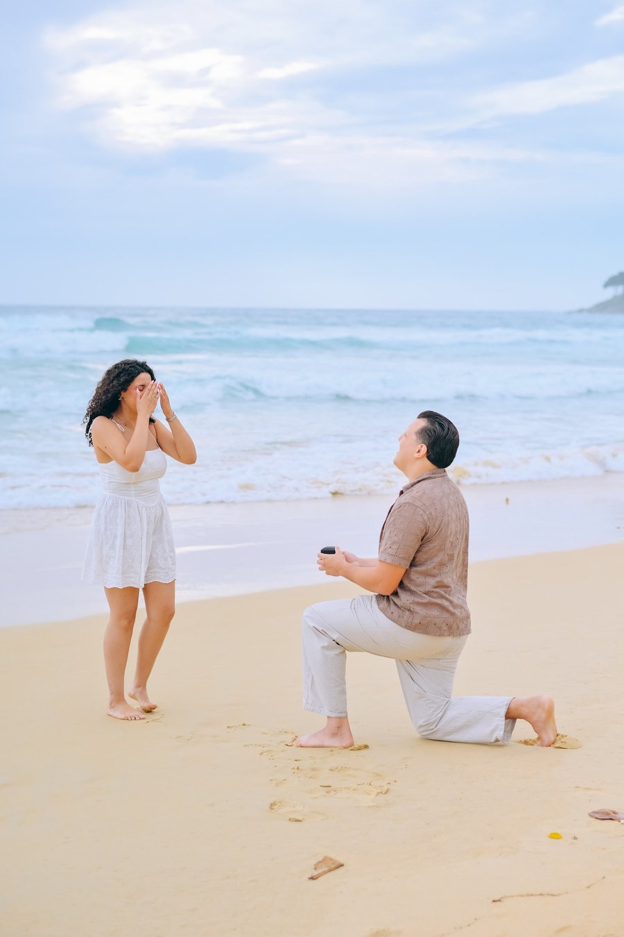 Romantic photoshoot at Surin Beach — couple session, photo 2