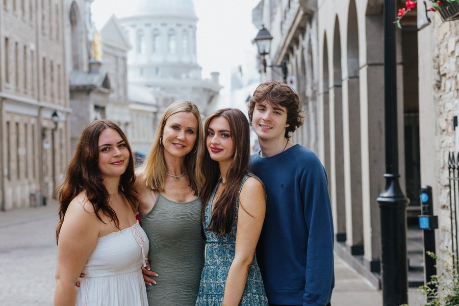 Photoshoot at Rue Saint-Paul, Old Montréal — photo 1