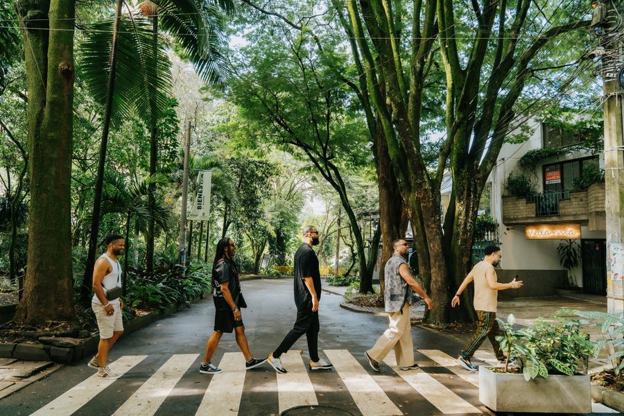 Photoshoot at Parque Lleras, El Poblado, Medellín — photo 2