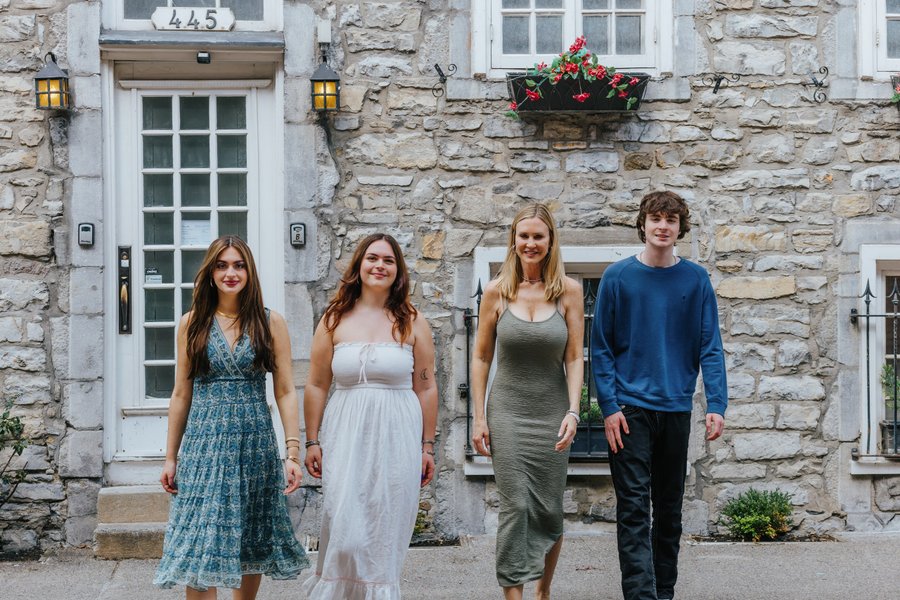 Photoshoot at Rue Saint-Paul, Old Montréal — photo 2